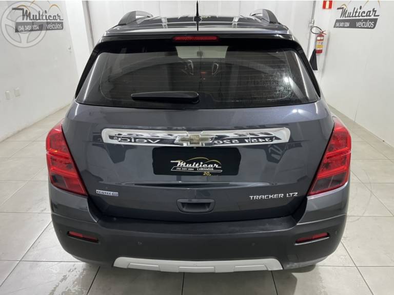 CHEVROLET - TRACKER 1.8 MPFI LTZ 4X2 16V FLEX 4P AUTOMÁTICO - 2015/2015 - CINZA - R$ 69.900,00