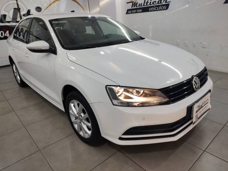 VOLKSWAGEN - JETTA 2.0 TRENDLINE FLEX 4P TIPTRONIC - 2015/2016 - BRANCA - R$ 71.900,00