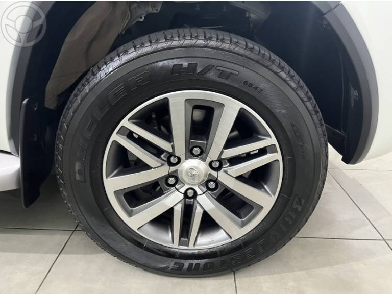 TOYOTA - HILUX SW4 2.8 SRX 4X4 16V TURBO INTERCOOLER DIESEL 4P AUTOMÁTICO - 2017/2017 - BRANCA - R$ 214.000,00