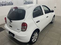 NISSAN - MARCH 1.0 S 16V FLEX 4P MANUAL - 2012/2013 - BRANCA - R$ 36.900,00