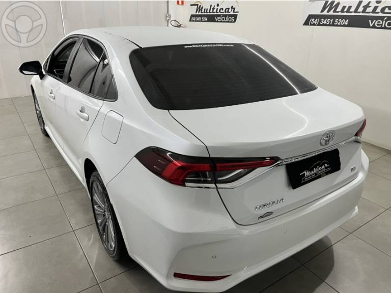 TOYOTA - COROLLA 2.0 XEI 16V FLEX 4P AUTOMÁTICO - 2022/2023 - BRANCA - R$ 133.900,00