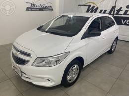 CHEVROLET - ONIX 1.0 MPFI LT 8V FLEX 4P MANUAL - 2014/2015 - BRANCA - R$ 45.900,00