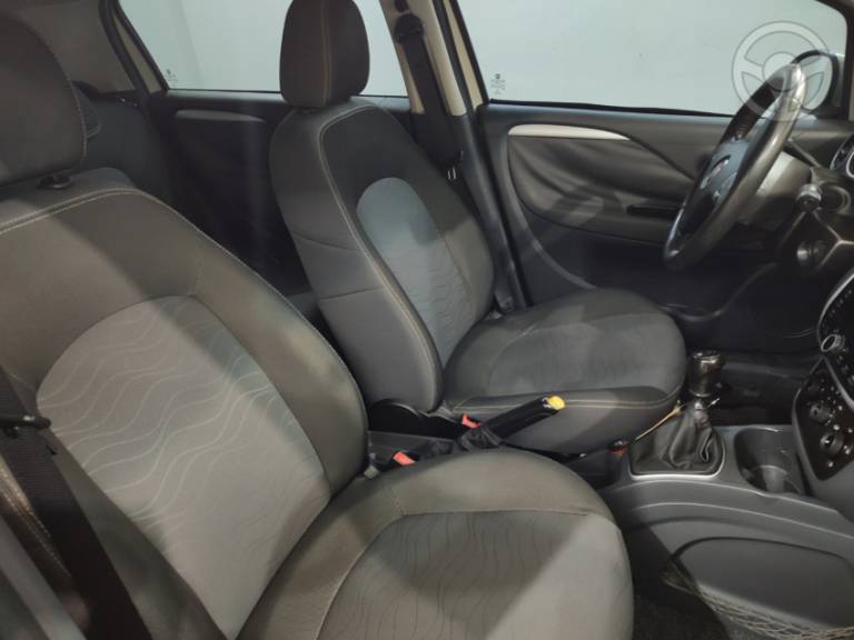 FIAT - PUNTO 1.4 ATTRACTIVE 8V FLEX 4P MANUAL - 2014/2015 - BRANCA - R$ 44.900,00