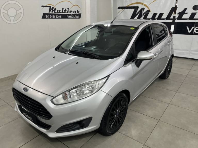 FORD - FIESTA 1.6 TITANIUM HATCH 16V FLEX 4P AUTOMÁTICO - 2014/2015 - PRATA - R$ 48.900,00