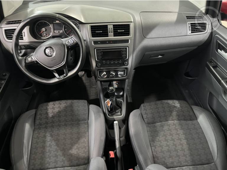 VOLKSWAGEN - FOX 1.6 MSI COMFORTLINE 8V FLEX 4P MANUAL - 2015/2016 - VERMELHA - R$ 51.900,00