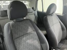 VOLKSWAGEN - FOX 1.6 MI 8V FLEX 4P MANUAL - 2013/2013 - BRANCA - R$ 40.500,00