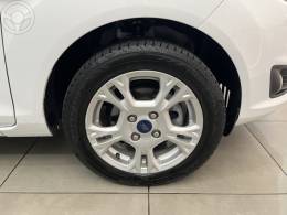 FORD - FIESTA 1.6 SE HATCH 16V FLEX 4P AUTOMÁTICO - 2015/2016 - BRANCA - R$ 54.500,00