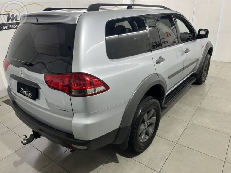 MITSUBISHI - PAJERO 3.2 OUTDOOR 4X4 5 LUGARES 16V TURBO INTERCOOLER DIESEL 4P AUTOMÁTICO - 2016/2017 - PRATA - R$ 129.000,00