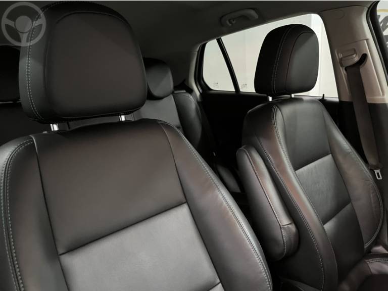 CHEVROLET - TRACKER 1.8 MPFI LTZ 4X2 16V FLEX 4P AUTOMÁTICO - 2015/2015 - CINZA - R$ 69.900,00