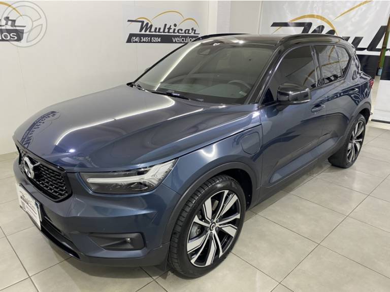 VOLVO - XC 40 1.5 T5 HÍBRIDO R-DESIGN FWD - 2021/2022 - AZUL - R$ 249.000,00