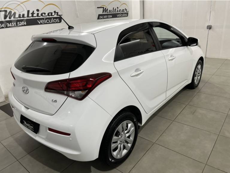 HYUNDAI - HB20 1.6 COMFORT PLUS 16V FLEX 4P MANUAL - 2018/2019 - BRANCA - R$ 63.900,00