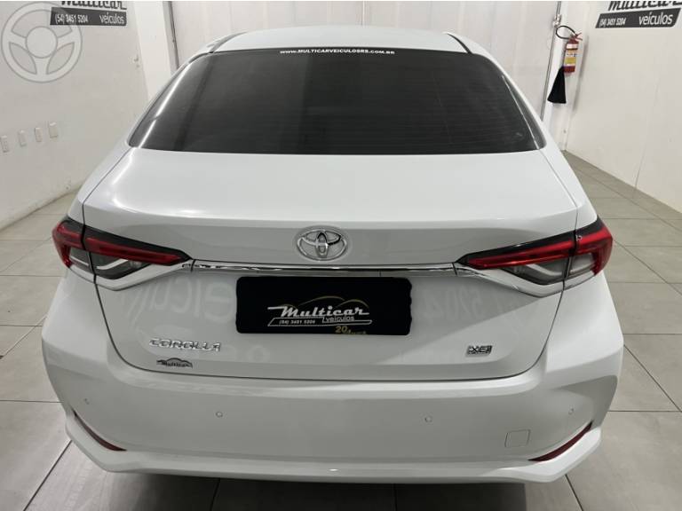 TOYOTA - COROLLA 2.0 XEI 16V FLEX 4P AUTOMÁTICO - 2022/2023 - BRANCA - R$ 133.900,00