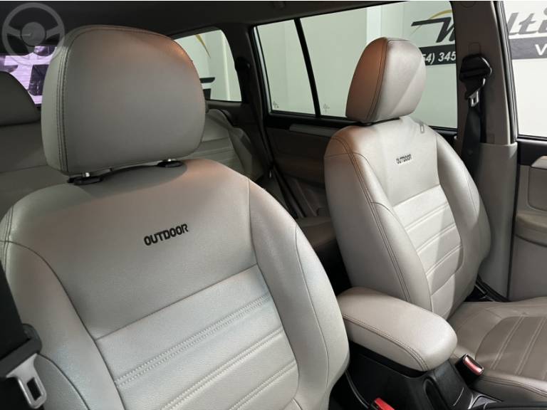 MITSUBISHI - PAJERO 3.2 OUTDOOR 4X4 5 LUGARES 16V TURBO INTERCOOLER DIESEL 4P AUTOMÁTICO - 2016/2017 - PRATA - R$ 129.000,00