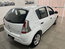 RENAULT - SANDERO 1.6 EXPRESSION 8V FLEX 4P MANUAL - 2013/2014 - BRANCA - R$ 34.500,00