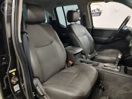 NISSAN - FRONTIER 2.5 SL 4X4 CD TURBO ELETRONIC DIESEL 4P AUTOMÁTICO - 2014/2015 - PRETA - R$ 109.900,00