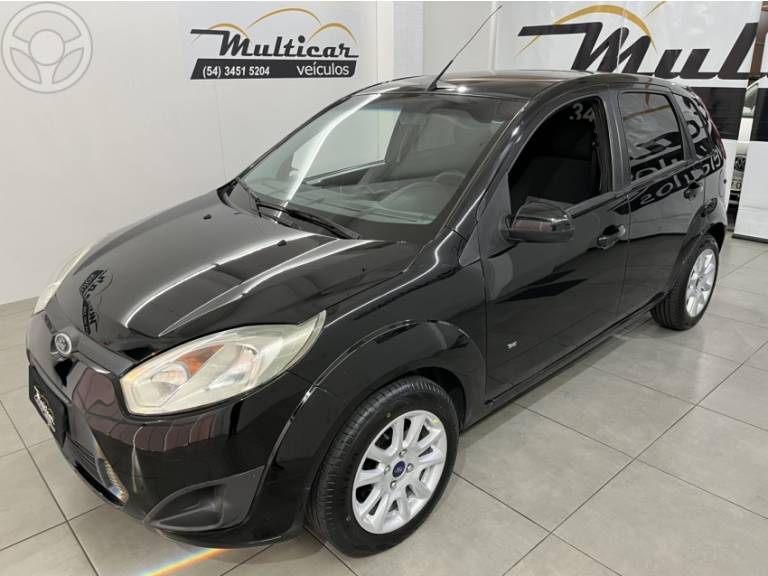 FORD - FIESTA 1.0 ROCAM HATCH 8V FLEX 4P MANUAL - 2013/2014 - PRETA - R$ 34.900,00