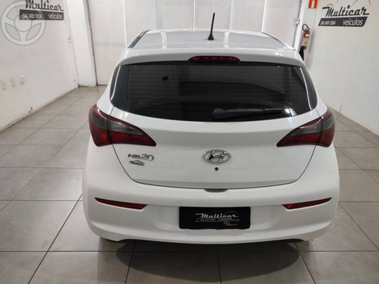 HYUNDAI - HB20 1.0 UNIQUE 12V FLEX 4P MANUAL - 2018/2019 - BRANCA - R$ 54.900,00
