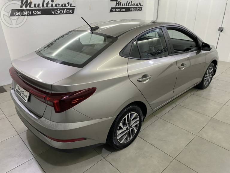 HYUNDAI - HB20S 1.0 LIMITED 12V FLEX 4P MANUAL - 2022/2023 - PRATA - R$ 78.900,00