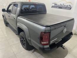 VOLKSWAGEN - AMAROK 2.0 4X4 TDI COMFORTILINE CD DIESEL 4P AUTOMÁTICO - 2021/2022 - CINZA - R$ 157.900,00