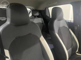 RENAULT - KWID 1.0 12V SCE FLEX INTENSE MANUAL - 2018/2019 - BRANCA - R$ 42.900,00