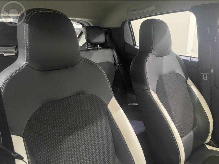 RENAULT - KWID 1.0 12V SCE FLEX INTENSE MANUAL - 2018/2019 - BRANCA - R$ 42.900,00
