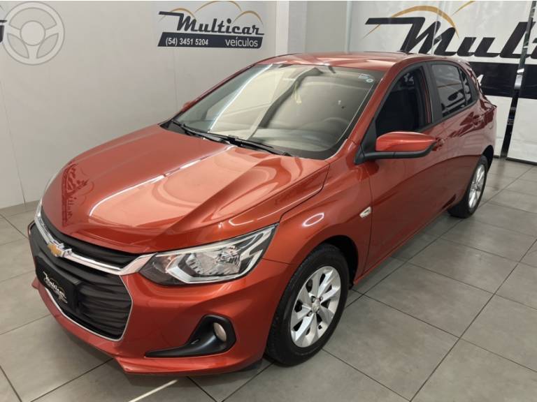 CHEVROLET - ONIX 1.0 LT 12V FLEX 4P MANUAL - 2020/2020 - LARANJA - R$ 63.900,00