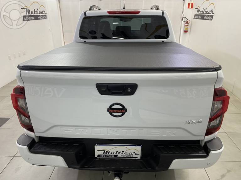 NISSAN - FRONTIER 2.3 PRO4X 4X4 CD BI-TURBO DIESEL 4P AUTOMÁTICO - 2022/2023 - BRANCA - R$ 227.900,00