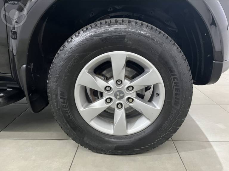 MITSUBISHI - PAJERO DAKAR 3.2 HPE 4X4 7 LUGARES 16V TURBO INTERCOOLER DIESEL 4P AUTOMÁTICO - 2011/2012 - PRETA - R$ 103.900,00