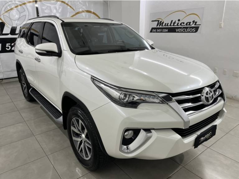 TOYOTA - HILUX SW4 2.8 SRX 4X4 16V TURBO INTERCOOLER DIESEL 4P AUTOMÁTICO - 2017/2017 - BRANCA - R$ 214.000,00