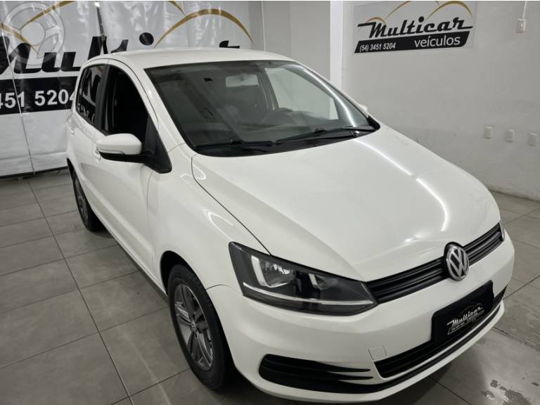 VOLKSWAGEN - FOX 1.6 MSI TRENDLINE 8V FLEX 4P MANUAL - 2016/2016 - BRANCA - R$ 51.900,00