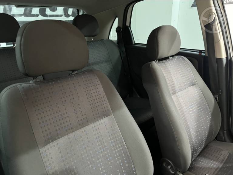 CHEVROLET - CORSA 1.4 MPFI MAXX 8V FLEX 4P MANUAL - 2011/2012 - BRANCA - R$ 34.900,00