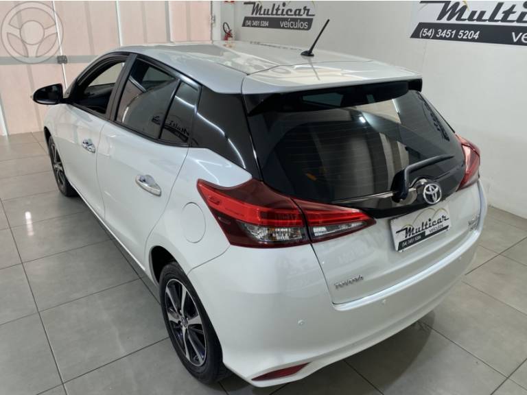 TOYOTA - YARIS 1.5 XLS FLEX 4P AUTOMÁTICO - 2018/2019 - BRANCA - R$ 82.900,00