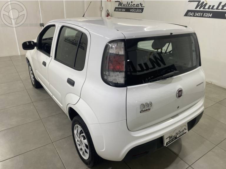 FIAT - UNO 1.0 EVO ATTRACTIVE 8V FLEX 4P MANUAL - 2015/2016 - BRANCA - R$ 40.500,00