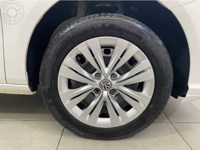 VOLKSWAGEN - VOYAGE 1.6 MSI TOTALFLEX 8V 4P MANUAL - 2021/2022 - BRANCA - R$ 60.500,00