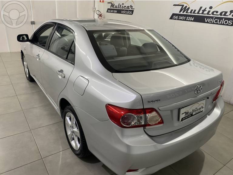 TOYOTA - COROLLA 1.8 GLI 16V FLEX 4P AUTOMÁTICO - 2013/2014 - PRATA - R$ 68.900,00