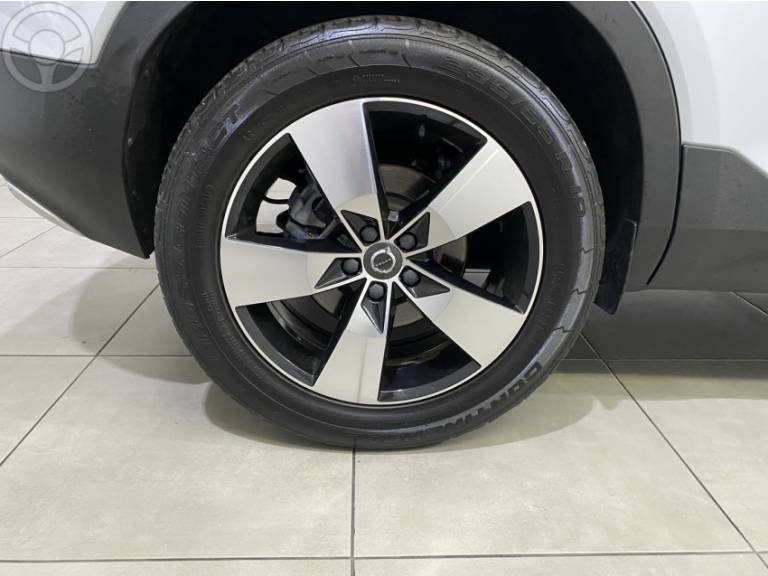 VOLVO - XC 40 2.0 T5 MOMENTUM AWD GEARTRONIC - 2020/2020 - CINZA - R$ 179.900,00