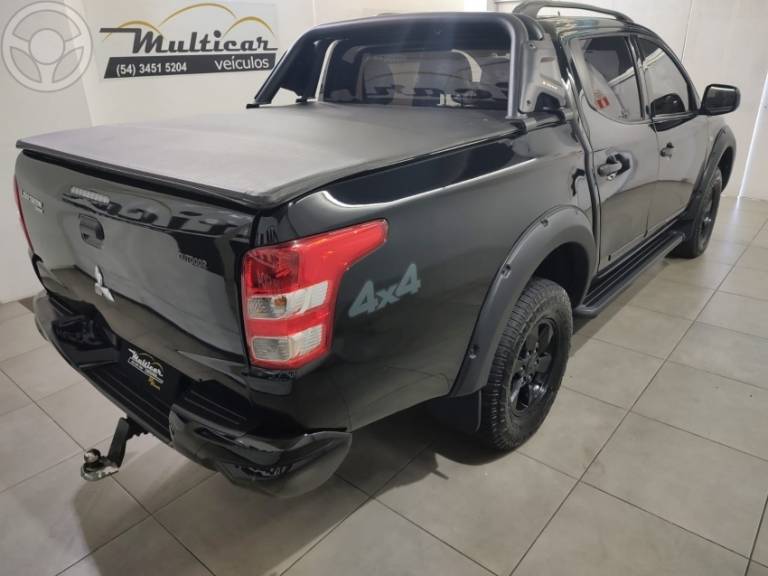 MITSUBISHI - L200 TRITON 2.4 OUTDOOR CD 16V FLEX 4P MANUAL - 2020/2020 - PRETA - R$ 156.900,00