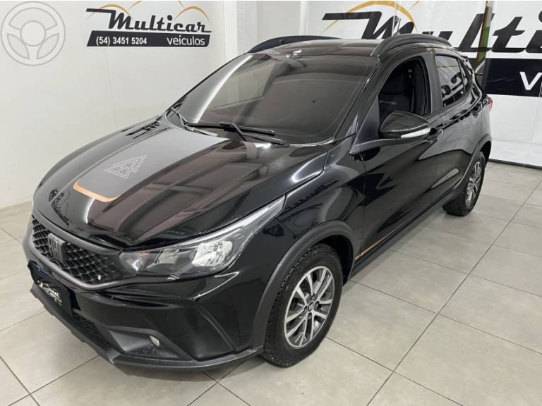 FIAT - ARGO 1.3 V8 TREKKING FLEX 4P AUTOMÁTICO - 2022/2023 - PRETA - R$ 84.900,00