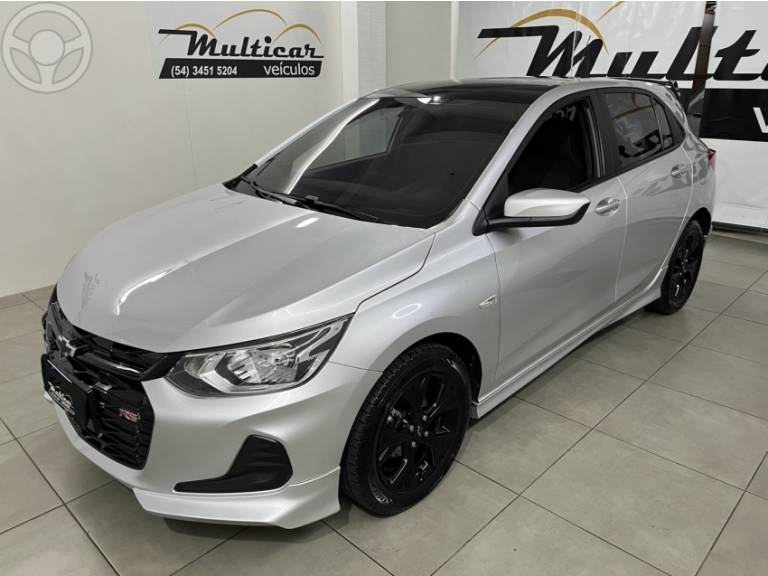 CHEVROLET - ONIX 1.0 LT 12V FLEX 4P MANUAL - 2021/2021 - PRATA - R$ 73.500,00