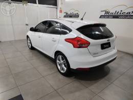 FORD - FOCUS 1.6 SE PLUS 16V FLEX 4P MANUAL - 2018/2018 - BRANCA - R$ 72.900,00