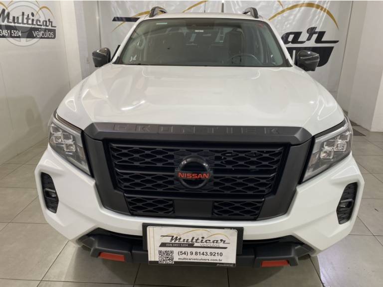 NISSAN - FRONTIER 2.3 PRO4X 4X4 CD BI-TURBO DIESEL 4P AUTOMÁTICO - 2022/2023 - BRANCA - R$ 227.900,00