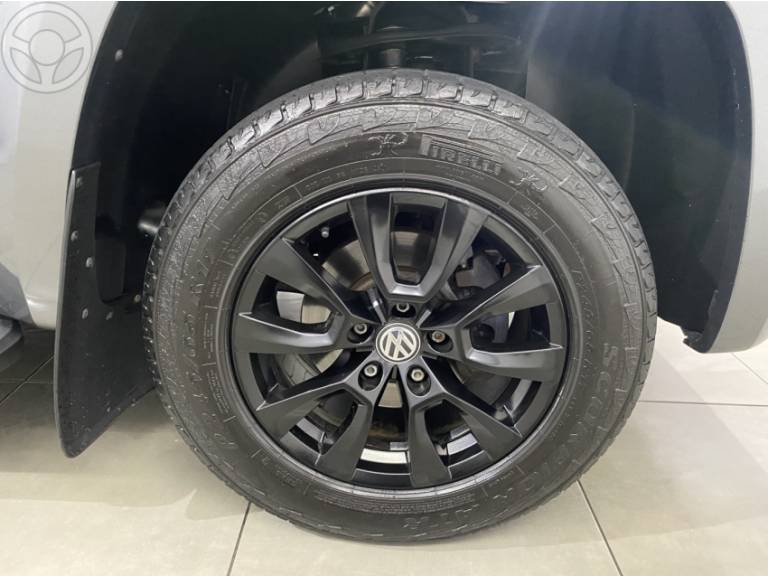 VOLKSWAGEN - AMAROK 2.0 4X4 TDI COMFORTILINE CD DIESEL 4P AUTOMÁTICO - 2021/2022 - CINZA - R$ 157.900,00