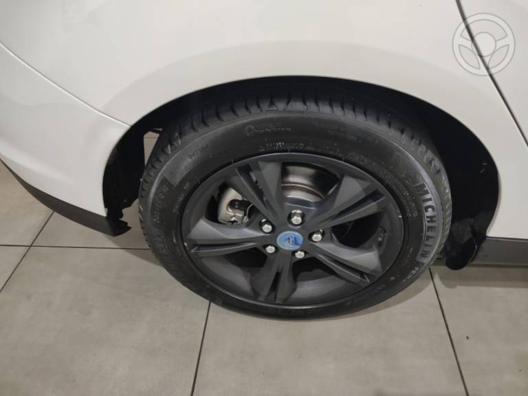 FORD - FOCUS 1.6 SE HATCH 16V FLEX 4P AUTOMÁTICO - 2014/2015 - BRANCA - R$ 54.900,00