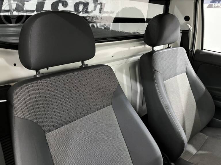 VOLKSWAGEN - SAVEIRO 1.6 MI CS 8V FLEX 2P MANUAL G.VI - 2014/2014 - BRANCA - R$ 42.000,00