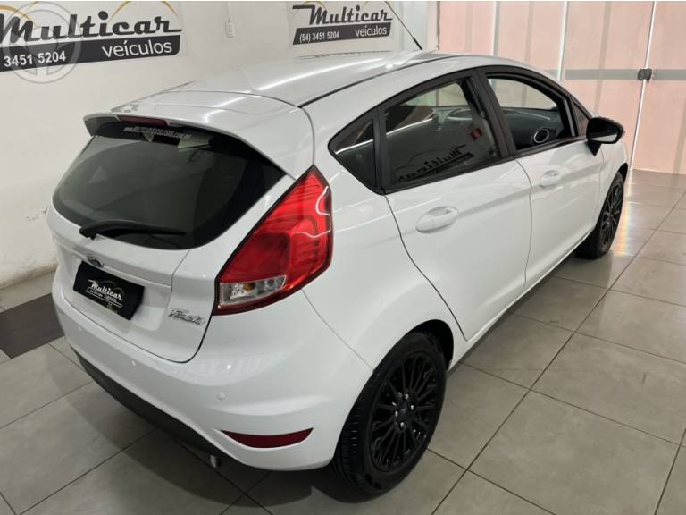 FORD - FIESTA 1.6 SE HATCH 16V FLEX 4P MANUAL - 2017/2017 - BRANCA - R$ 55.900,00