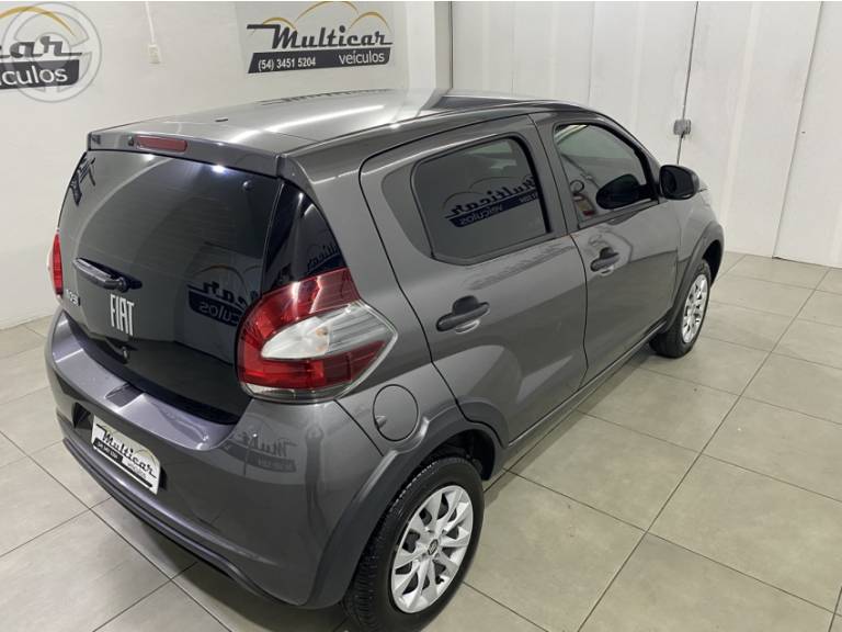 FIAT - MOBI 1.0 8V EVO FLEX LIKE. MANUAL - 2023/2024 - CINZA - R$ 61.900,00