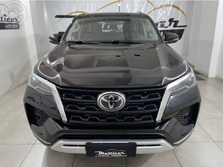 TOYOTA - HILUX SW4 2.8 SRX 4X4 16V TURBO INTERCOOLER DIESEL 4P AUTOMÁTICO - 2021/2021 - PRETA - R$ 283.900,00