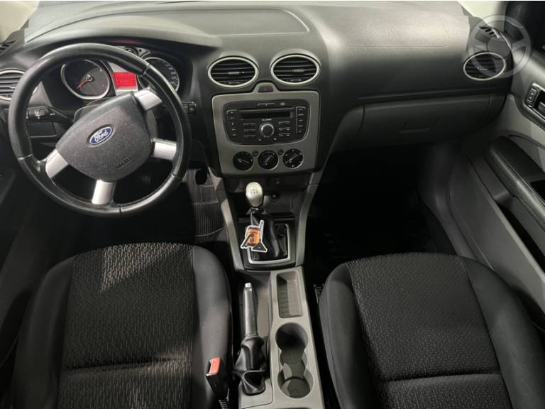 FORD - FOCUS 1.6 GLX 16V FLEX 4P MANUAL - 2010/2010 - PRATA - R$ 38.900,00