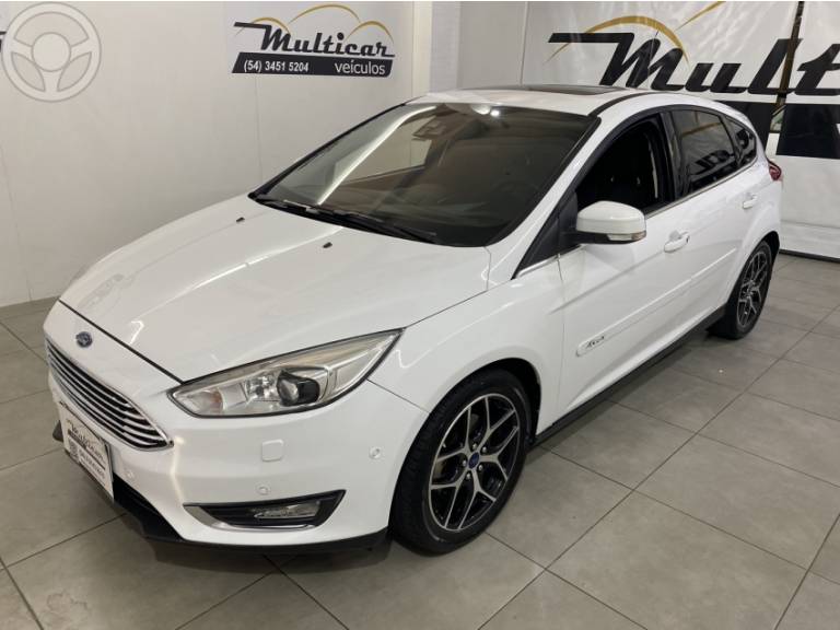 FORD - FOCUS 2.0 TITANIUM HATCH 16V FLEX 4P AUTOMÁTICO - 2015/2016 - BRANCA - R$ 65.900,00