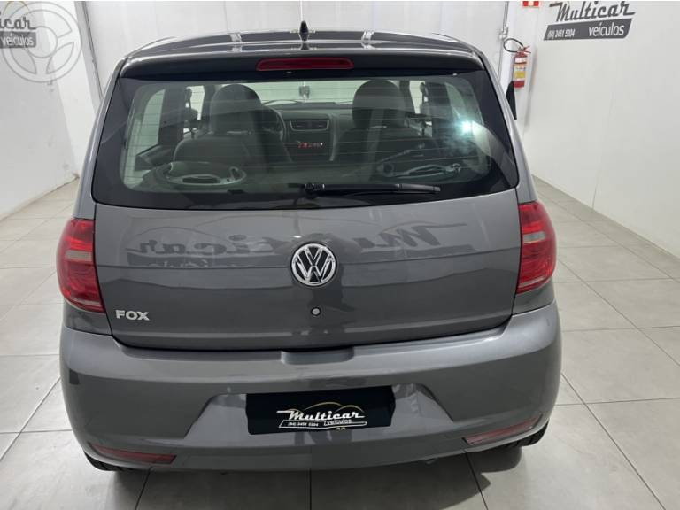 VOLKSWAGEN - FOX 1.0 MI 8V FLEX 4P MANUAL - 2012/2012 - CINZA - R$ 34.500,00